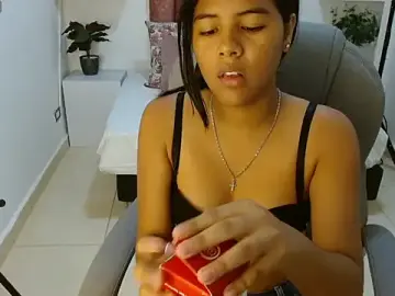 Lunilove__  live sex cam