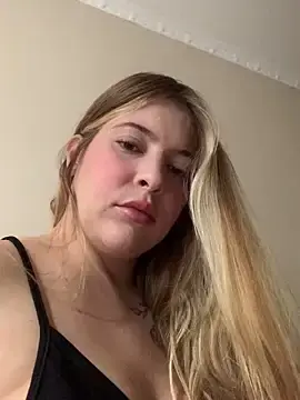 Thania_bby  live sex cam