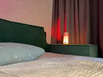 Kira_Quinn  live sex cam
