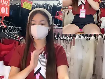 Larissa-Closet  live sex cam