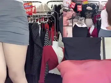 Larissa-Closet  live sex cam