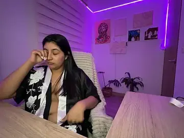 Cloe_small  live sex cam