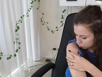 Ulyanixx  live sex cam