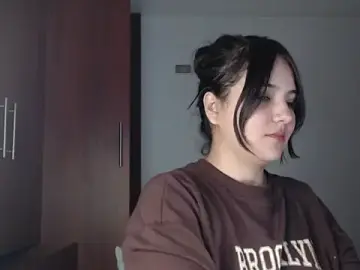 Kallesy26  live sex cam