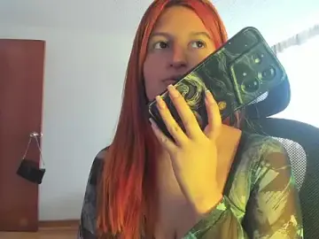 GiaRoussel  live sex cam