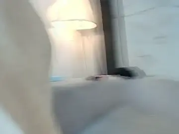 Honey-Hips  live sex cam