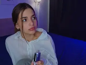 LauraHansil  live sex cam