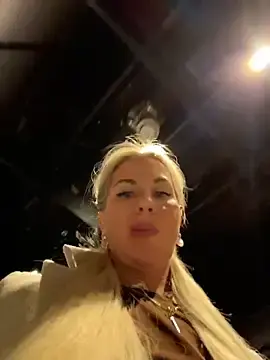 LisaMurr  live sex cam