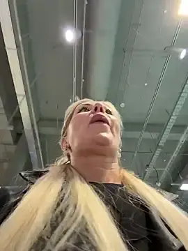LisaMurr  live sex cam