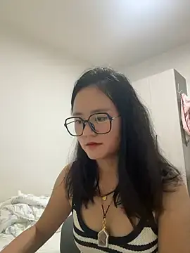 Aaliyah1232  live sex cam