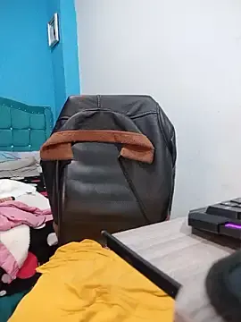 Carolinhe26  live sex cam