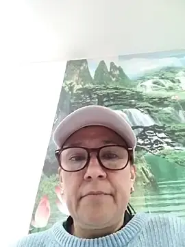 Grace_82  live sex cam