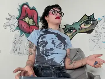 Trinitty  live sex cam