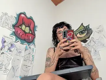 Trinitty  live sex cam