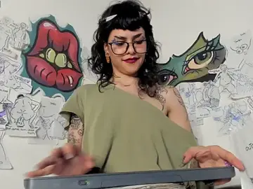 Trinitty  live sex cam