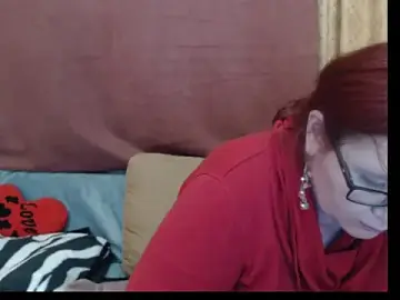 PlayfullMature  live sex cam