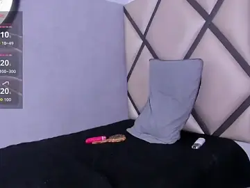 Zoe-7  live sex cam