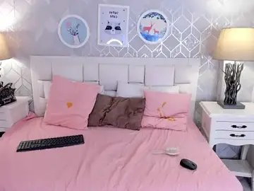 Kitty_iris_  live sex cam