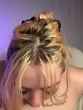 KellyMoors  live sex cam