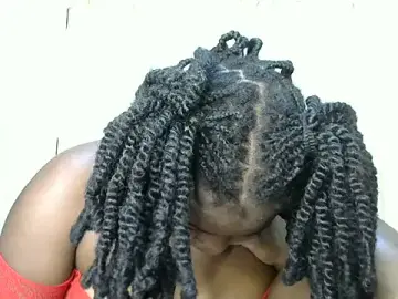 Squirt-quenn  live sex cam