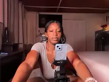 Saffirebleu  live sex cam