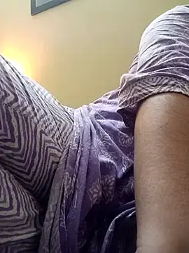 Ruhi84122  live sex cam