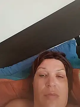 Caldaebagnata  live sex cam