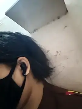 REENA-STRIP  live sex cam