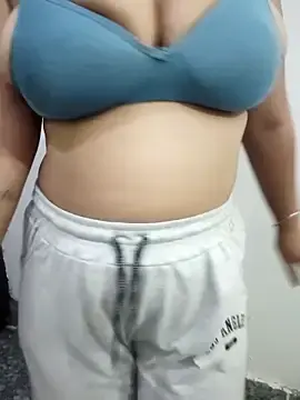 Bigg_boobs26  live sex cam
