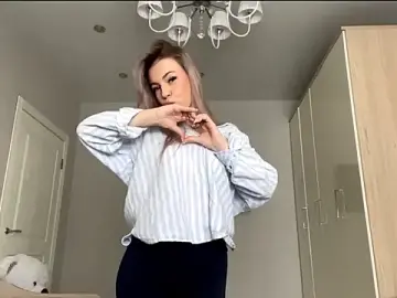 CuriousBloom  live sex cam