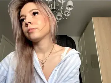 CuriousBloom  live sex cam