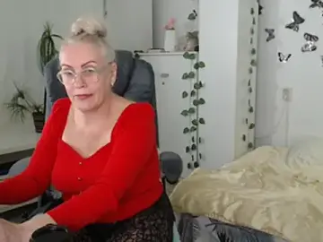 Ghertrude52  live sex cam