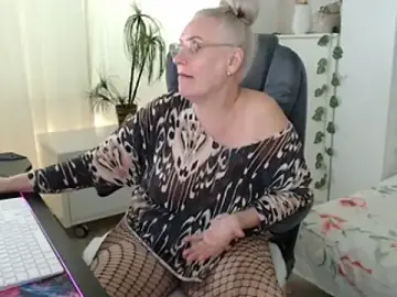 Ghertrude52  live sex cam