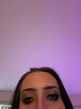 Nikkiluxxlove  live sex cam