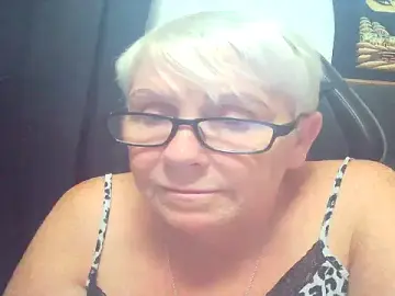 Playful_MILF_Demi  live sex cam