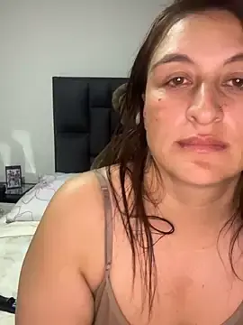 Karolsuit  live sex cam
