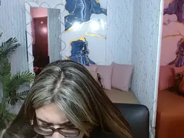 Isiis_tay  live sex cam