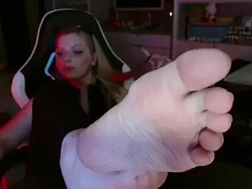 Dominyantrix  live sex cam
