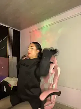 Ady_18  live sex cam