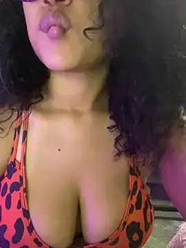 Kittybrown18  live sex cam