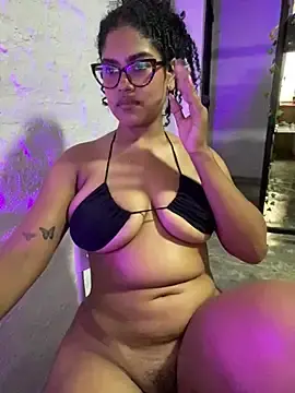 Kittybrown18  live sex cam