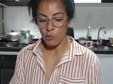 Kateleyagrey  live sex cam