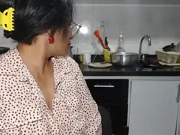 Kateleyagrey  live sex cam