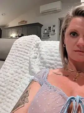 Maineblonde10  live sex cam