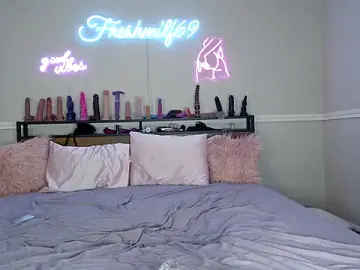 Freshmilf  live sex cam