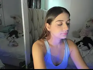 KittyKlum  live sex cam