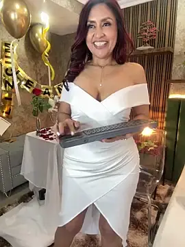 MonicaMoret  live sex cam