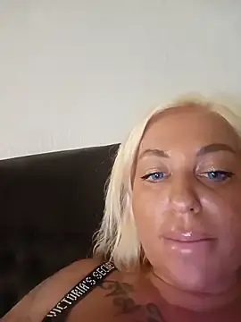 MiaMooly  live sex cam