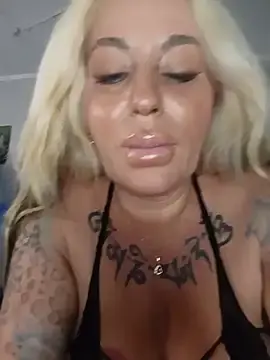 MiaMooly  live sex cam