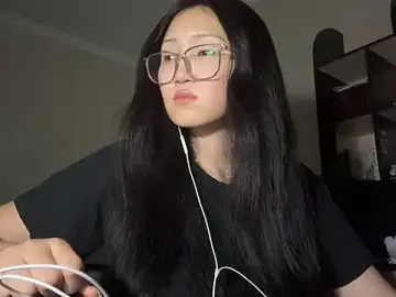 QueenOfCute  live sex cam